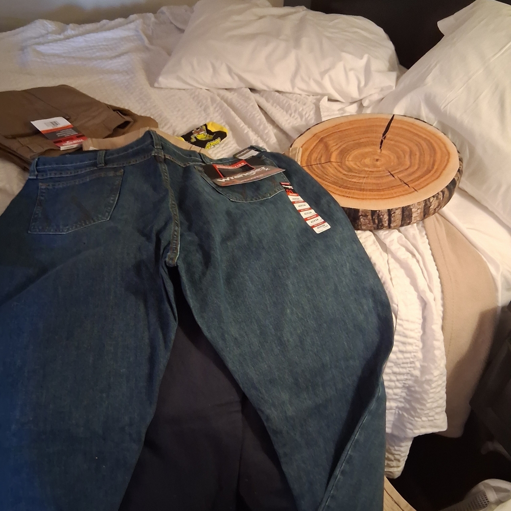 Wrangler Relaxed Fit Dark Blue Jeans